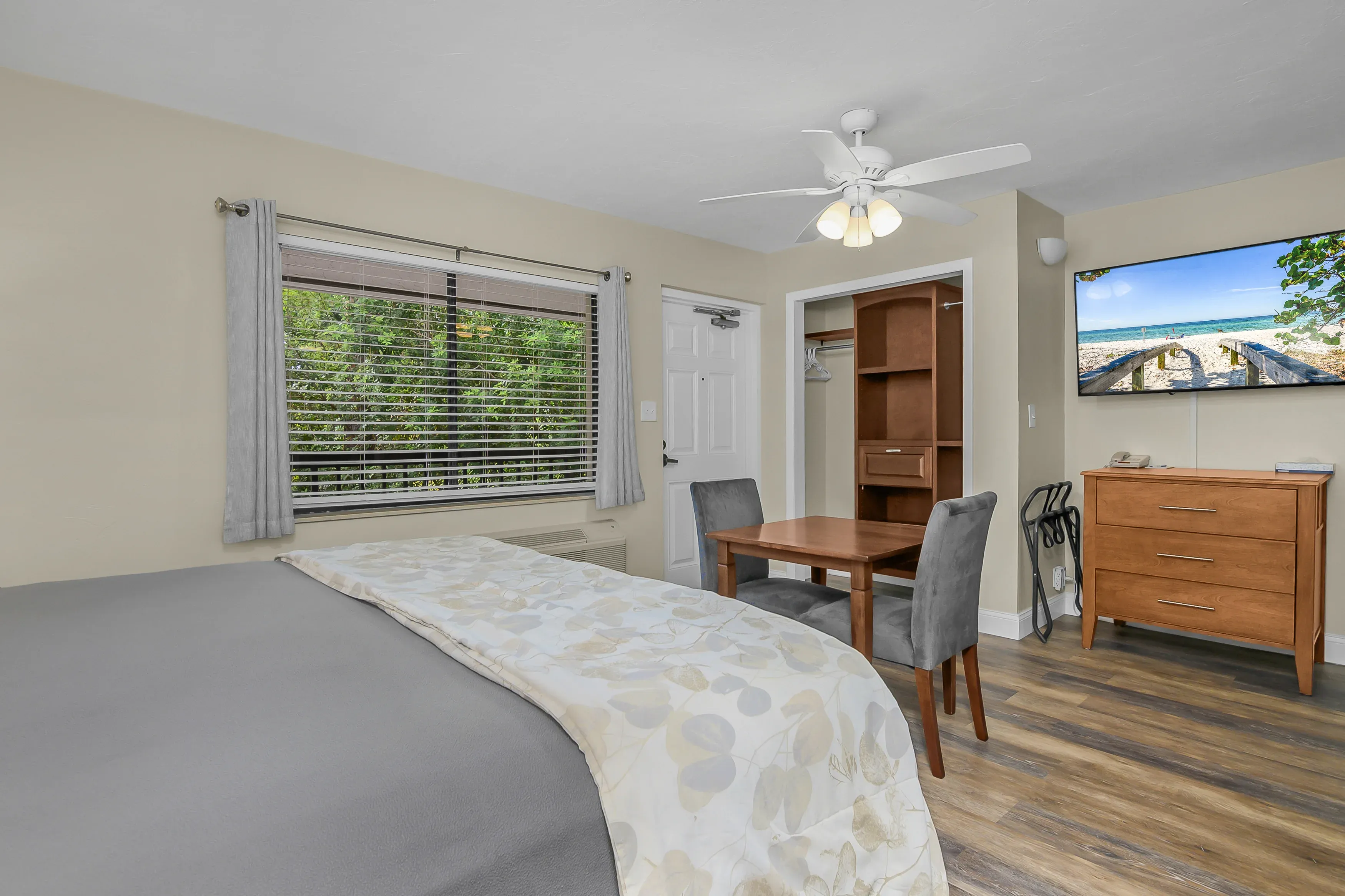 King Kitchenette with Garden Views 3