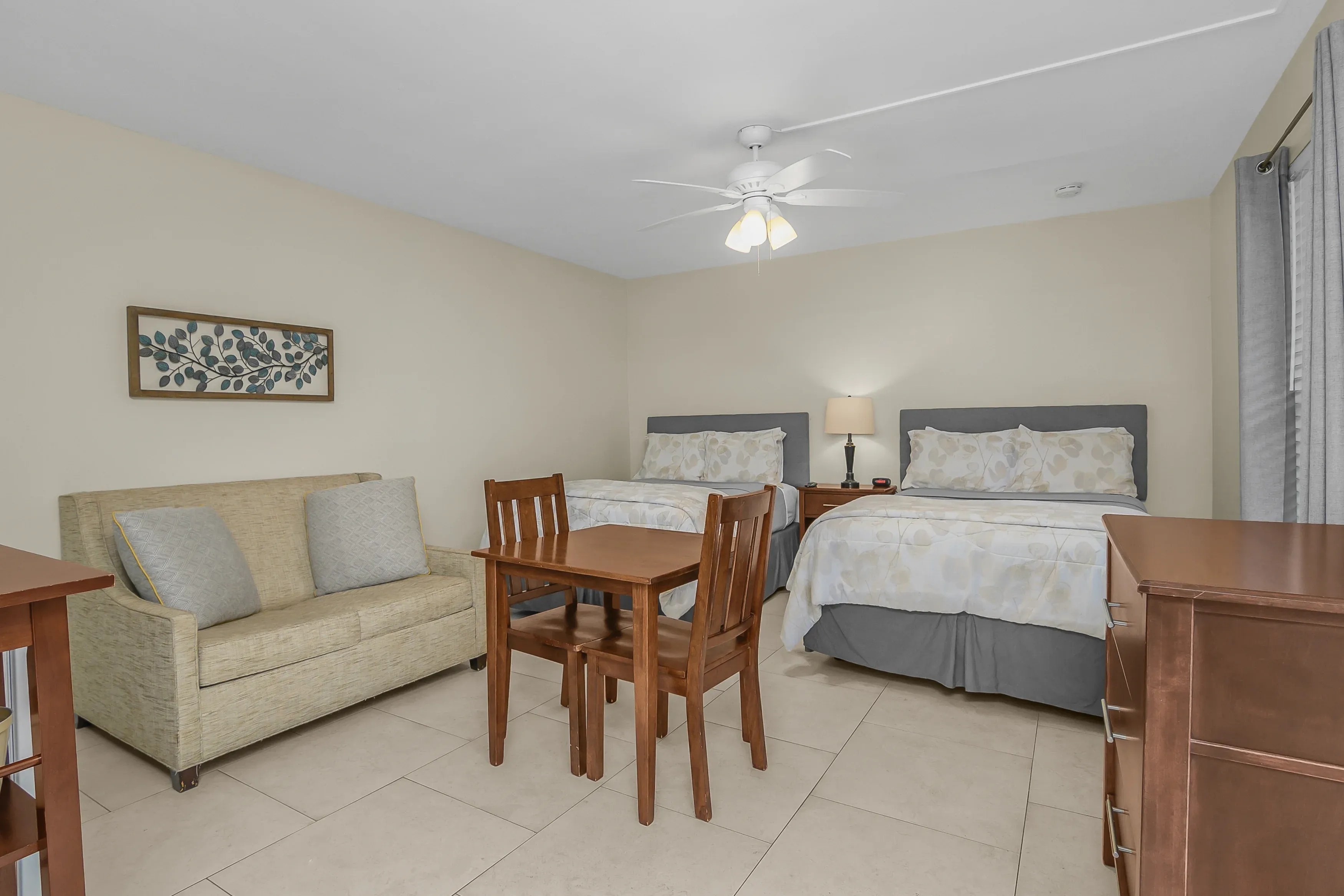 Standard Room with Two Twin Beds 1