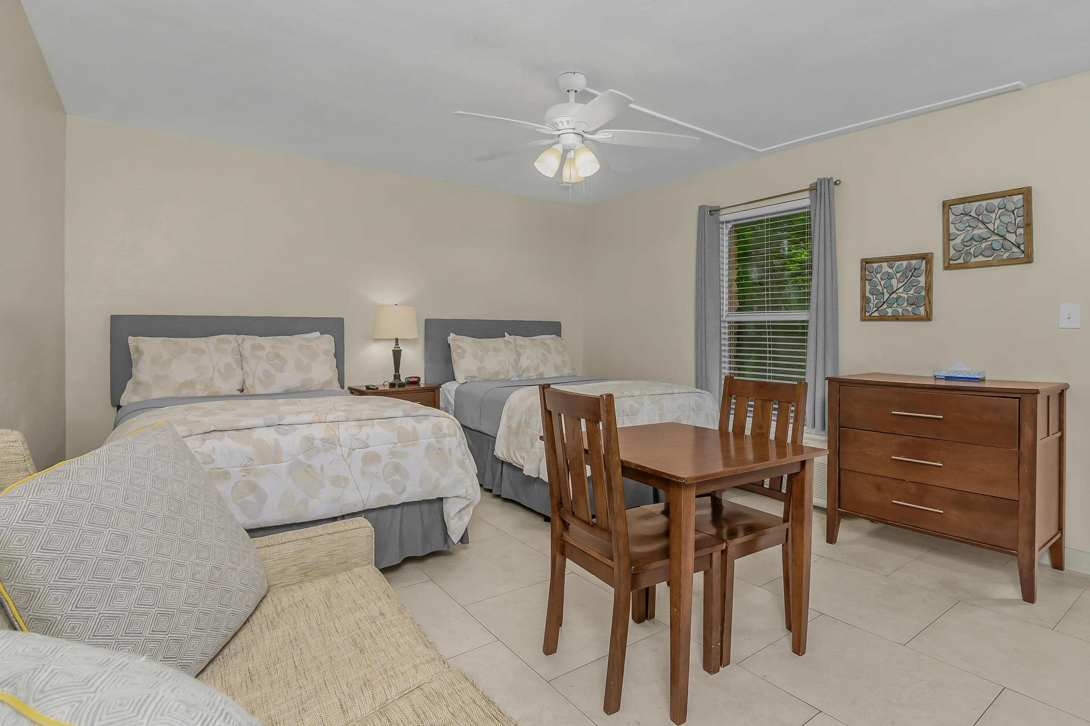 Standard Room with Two Twin Beds 2